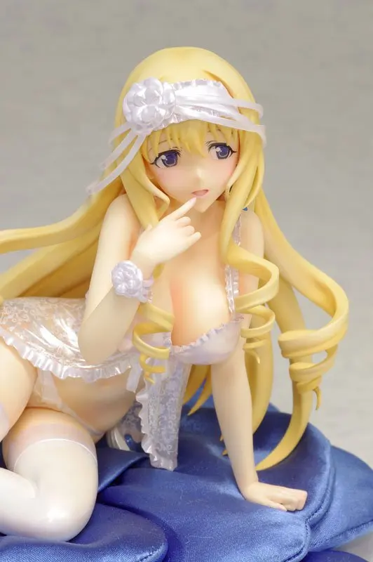

1pcs 10CM pvc Japanese sexy anime figure Infinite Stratos Cecilia Alcott underwear ver. action figure collectible model toys