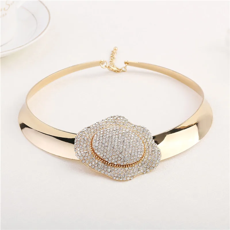 Роскошное ожерелье-чокер Стразы с инкрустацией цветком женское модное цвета