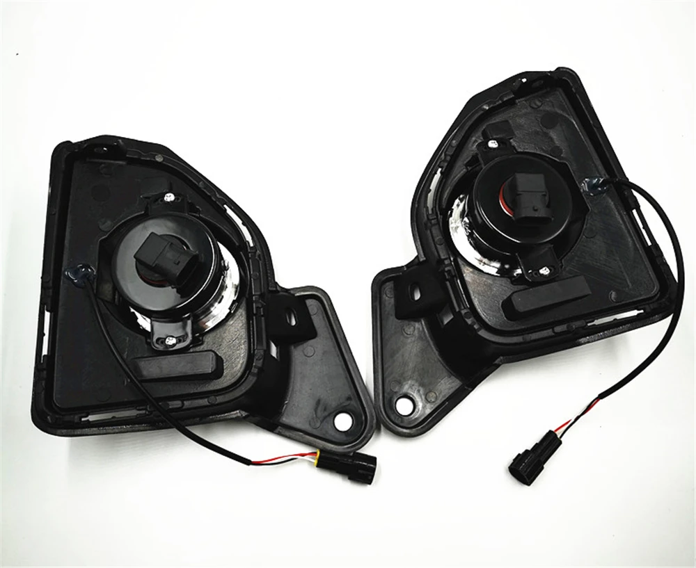 Автомобильный мигающий светодиодный комплект дневного хода и туманной фары LED 12V ABS для Toyota Hiace 2014 2015 2016 2017 2018 с поворотным сигналом.