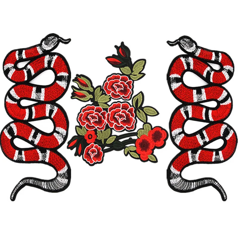 Нашивка змея. Нашивка красная змея. Змея вышивка гладью. Змея Машинная вышивка. Змея и цветок 2