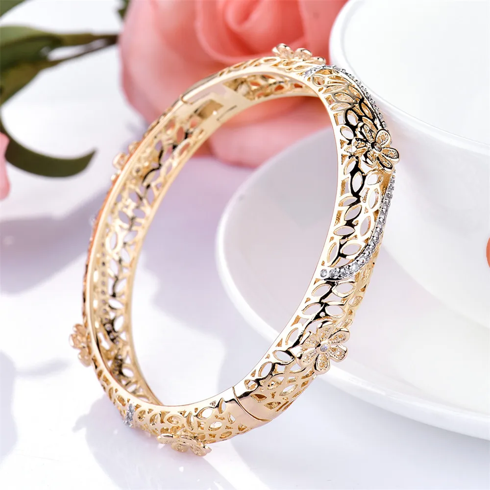 Женский браслет с цветами MOLIAM золотого цвета кристаллами из кубического