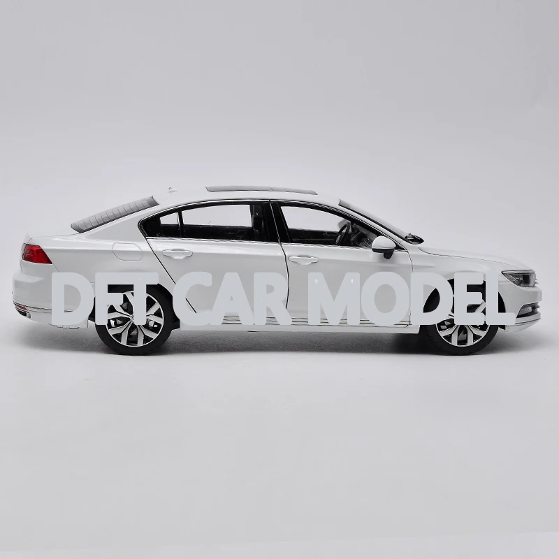 1:18 Alloy Pull Back Toy magotan Car Model Of Children's Toy Cars Original Authorized Authentic Kids Toys