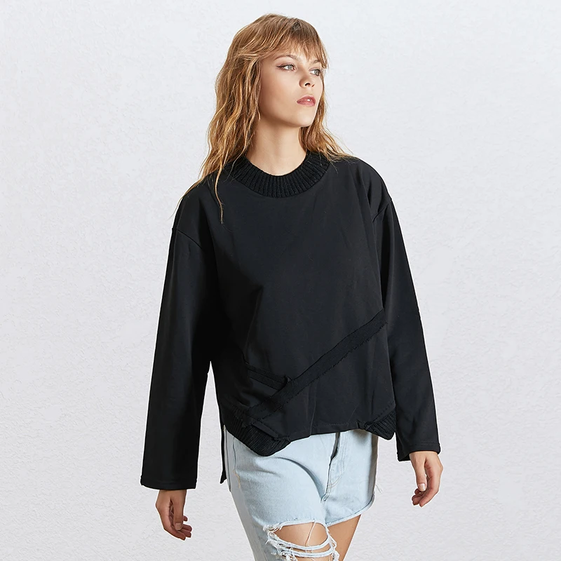 TWOTWINSTYLE уличная Толстовка для женщин с круглым вырезом и длинным рукавом с разрезом сбоку, большие размеры, однотонные пуловеры, Женская мода, новинка