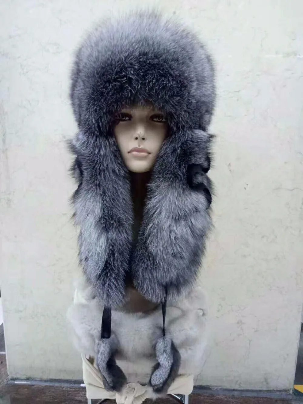 Рисунок 6 - Новый дизайн, шапки из лисьего меха