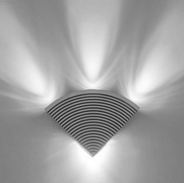 Бесплатная доставка 4 Вт алюминиевая треугольная светодиодная настенная лампа