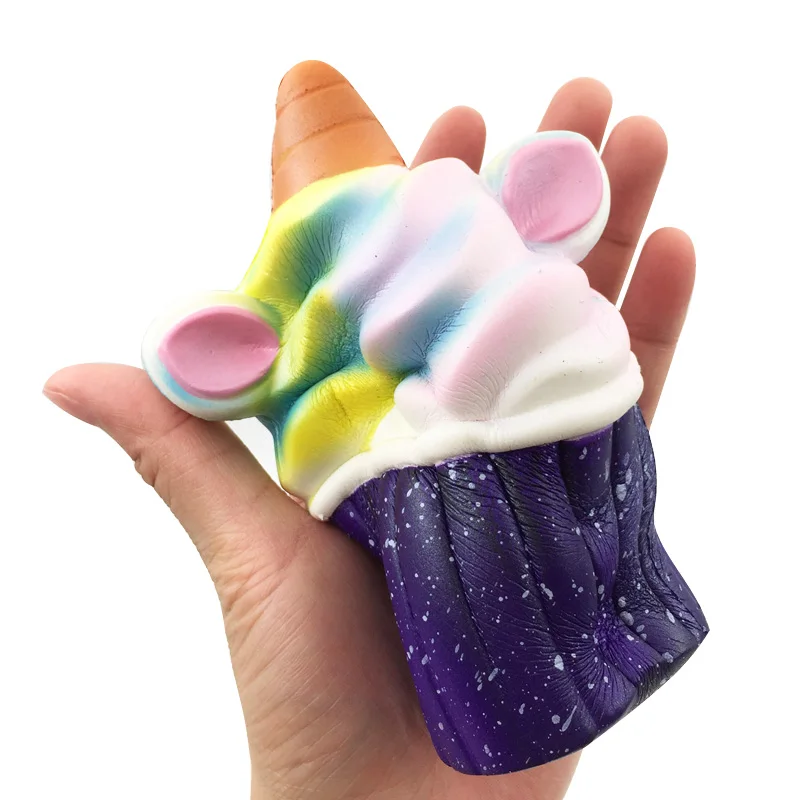 Сжимаемый единорог мороженое кекс медленно поднимающийся сжимается снятие