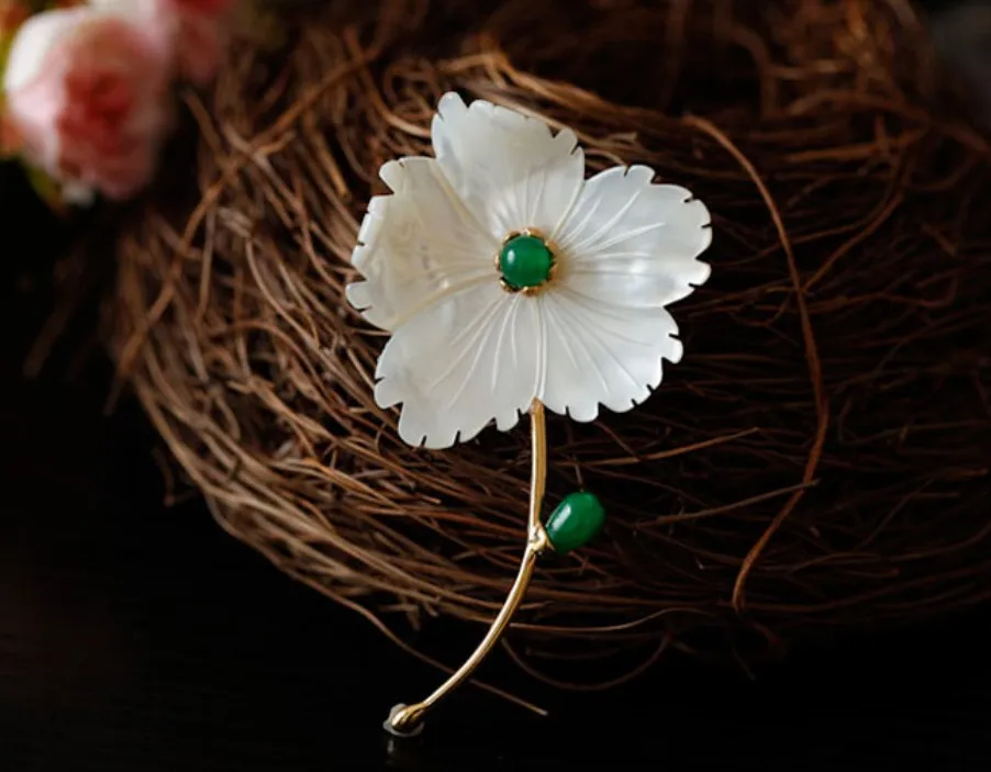 

CMAJOR Shell Makeing Броши для женщин Нежные белые цветы Брошь Украшение с зеленым Calcedony кулоны брошь ювелирные изделия