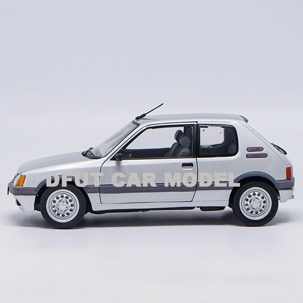 Модель игрушечного автомобиля из сплава под давлением 1:18 205 GTI 1991 оригинальные