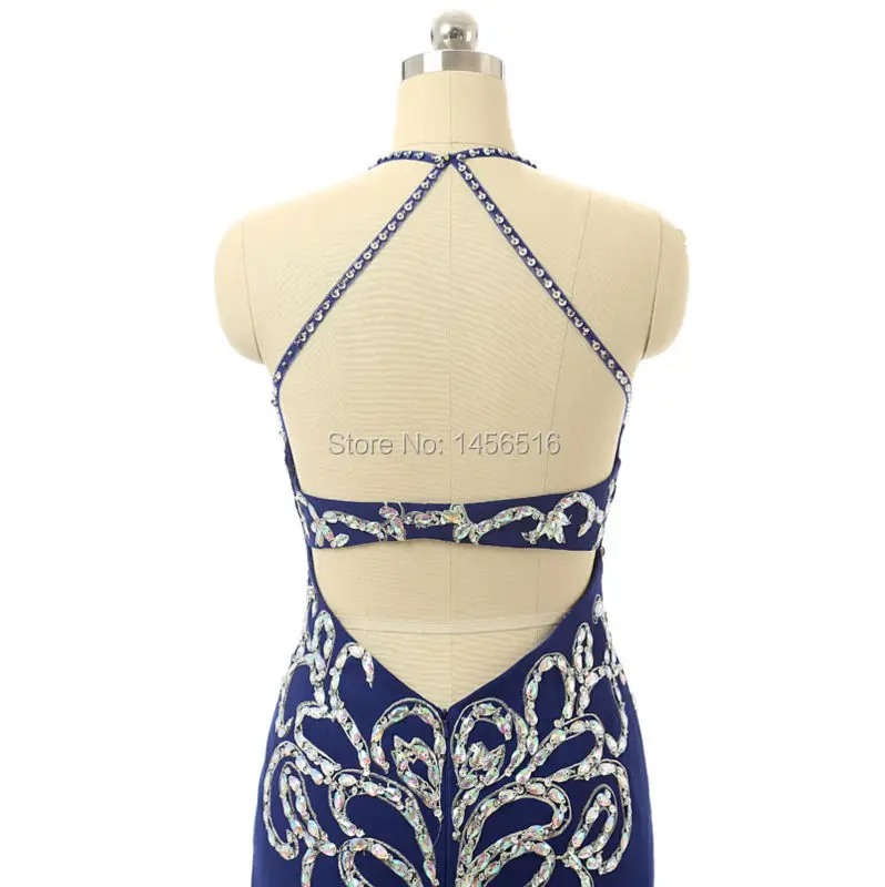 Привлекательное трапециевидное платье с лямкой на шее и аппликацией из бисера