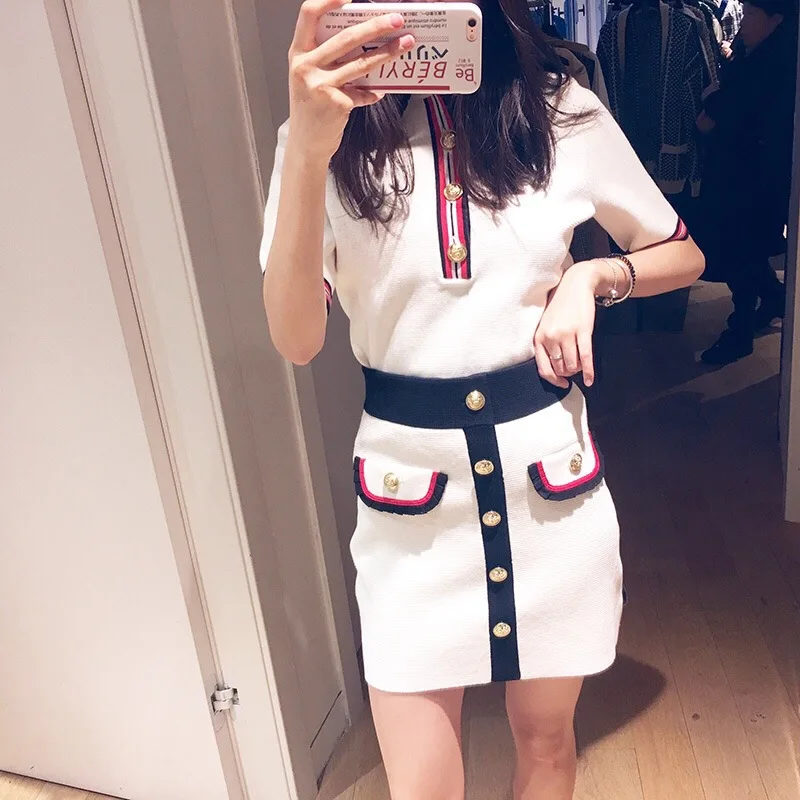 Женский трикотажный комплект из двух предметов облегающий топ с металлическими