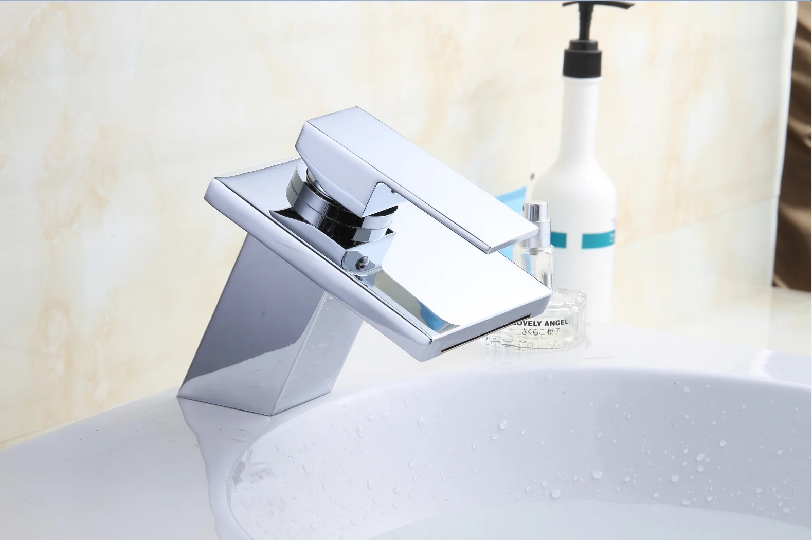 Медный смеситель для раковины HongJing Sifang с широким водопадом оптом|water heater faucet|water