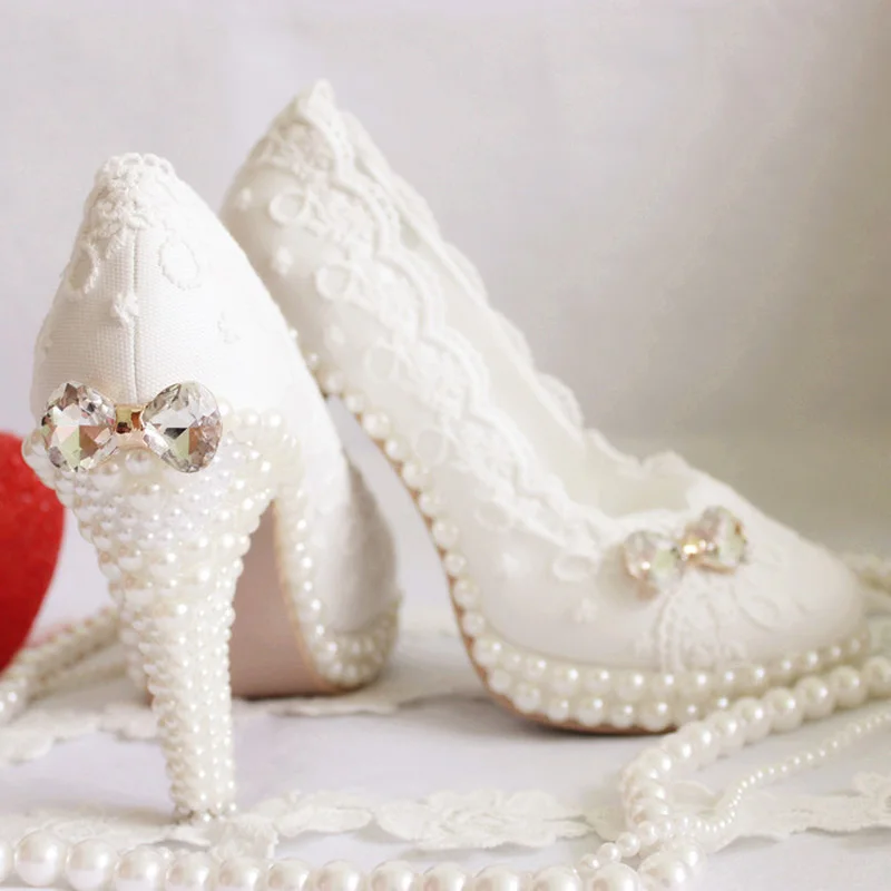 2018 модные свадебные туфли на каблуке средней высоты с бабочкой белые кружевные