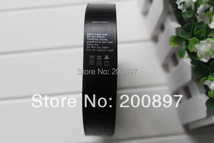 Черная этикетка по уходу с серебряной надписью ярлык принтом в сатине наличии