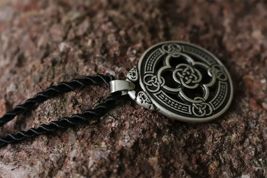 Оптовая продажа 1 шт. ожерелье с подвеской в виде банта воина Quatrefoil защитные