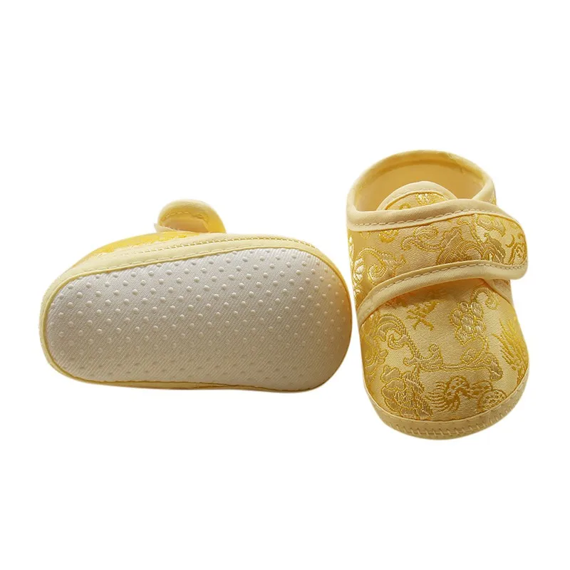 Обувь для детской кроватки мягкая нескользящая подошва с вышивкой начинающих