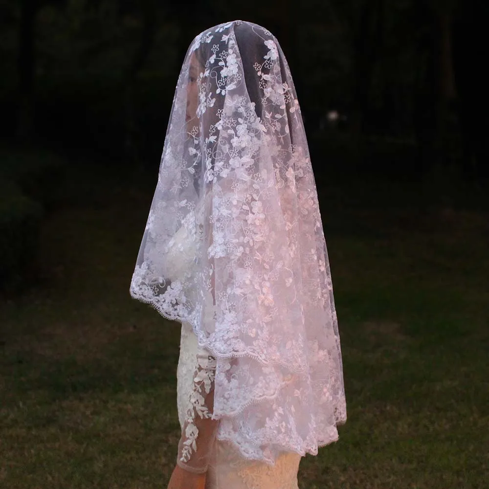 Однослойная Цветочная кружевная короткая свадебная фата без гребня для
