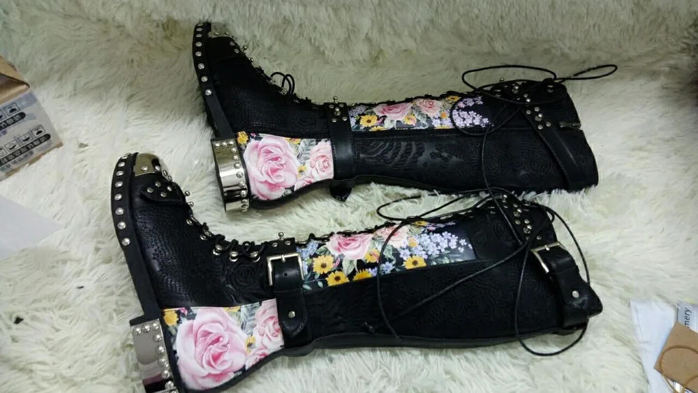 Новинка Высокие сапоги с заклепками и шипами Кожаные флоковые мотоботы