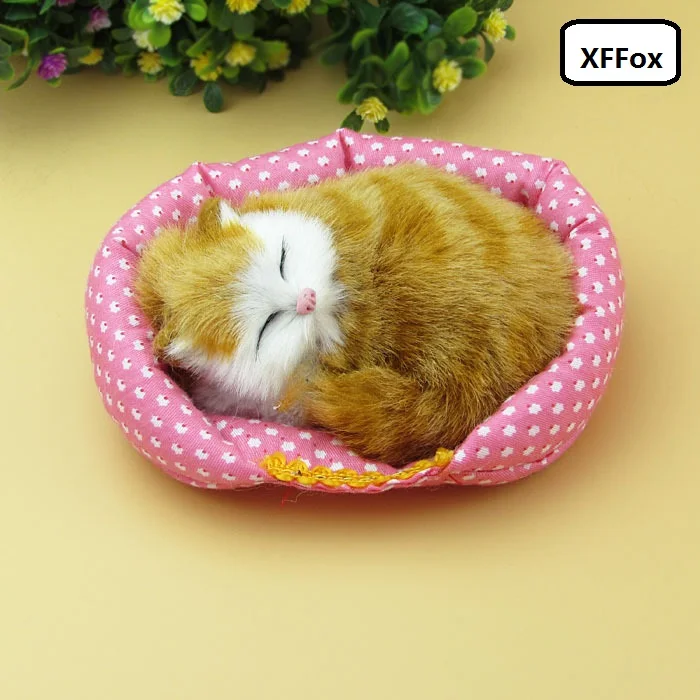 

Милая модель кота в реальной жизни на круглом коврике из пластика и меха желтая кукла Спящая кошка подарок около 13x10 см xf1202