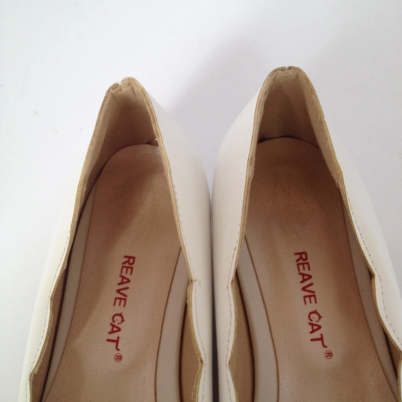 REAVE CAT/кожаные туфли Sapatos femininos; большие размеры 30-50; новые весенне-летние женские туфли на плоской подошве с острым носком; модные повседневные Черные туфли; QL4825