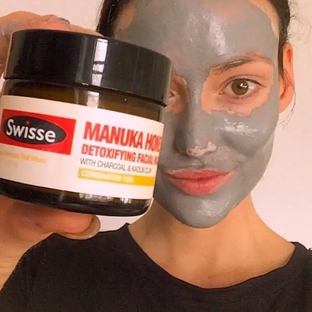 Оригинальная детоксикационная маска для лица swise Manuka мед 70 г угольная и