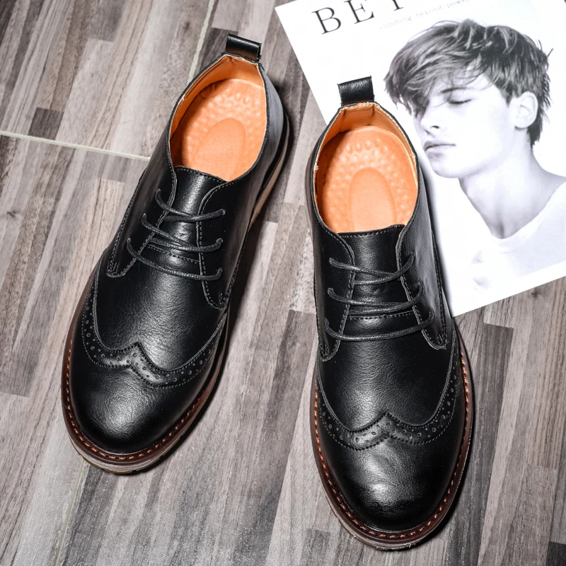 Мужские туфли броги с резным кружевом классические черного цвета деловые