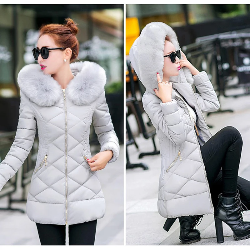 Женское утепленное пальто с капюшоном и большим искусственным воротником