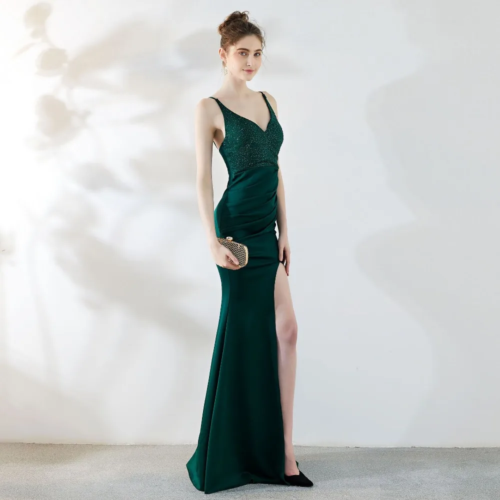 Женское вечернее платье с глубоким v образным вырезом зелеными бриллиантами и