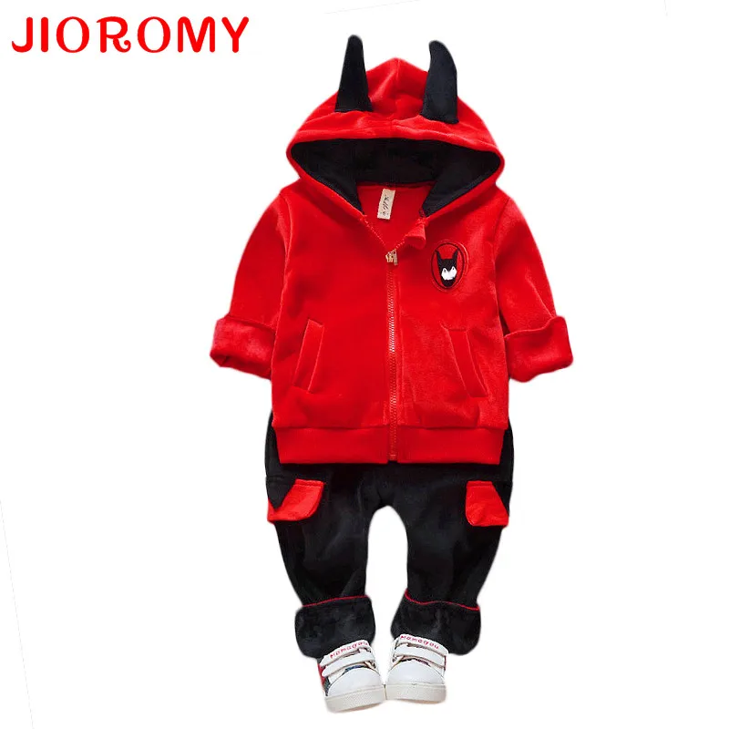

Комплект одежды для маленьких мальчиков JIOROMY 2019, зимняя куртка на молнии с длинным рукавом и капюшоном с мультяшными надписями + штаны, костю...