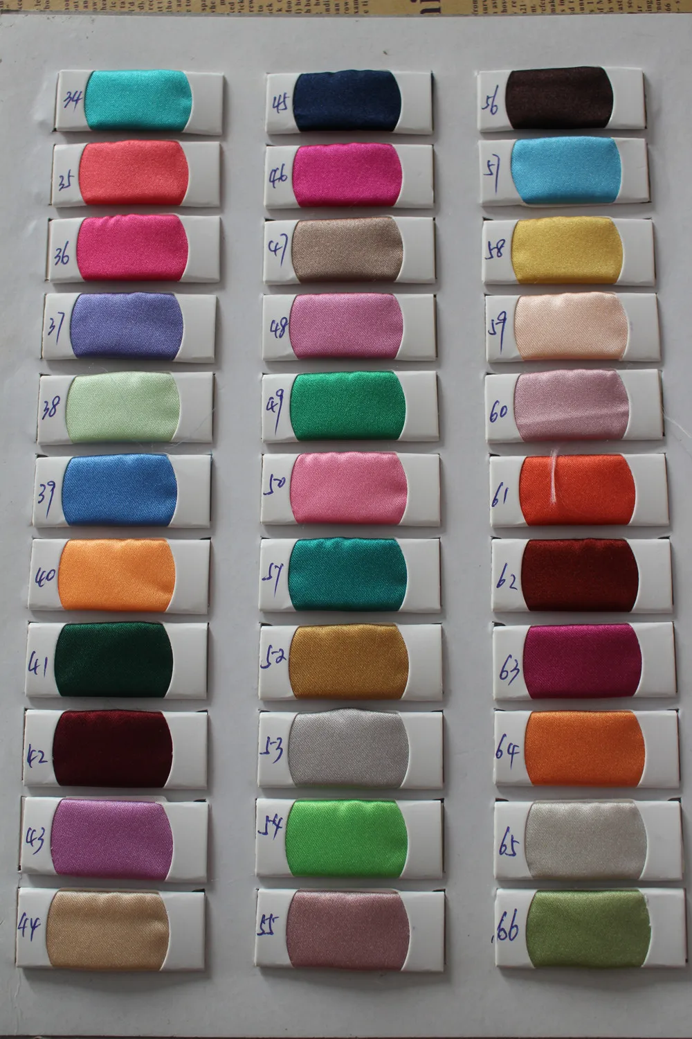 Белый сатин по колено платья подружек невесты для девочек Свадебная вечеринка с открытыми плечами трапециевидной формы со стразами на свадьбу платье формальное платье
