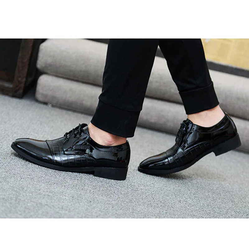 

2019 New Fashion Height Increasing Men Flats Shoes Breathable Wedding Shoes Flat Men Dress Shoes Business Male Flats Pointed Toe