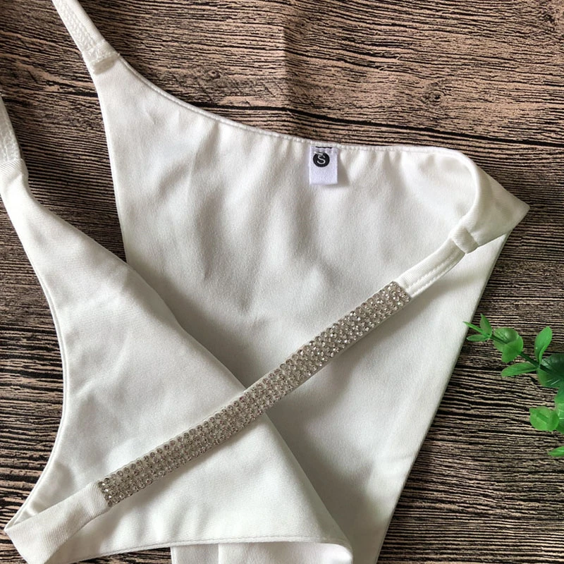 Женский комбинезон на бретелях спагетти со стразами модельные комбинезоны