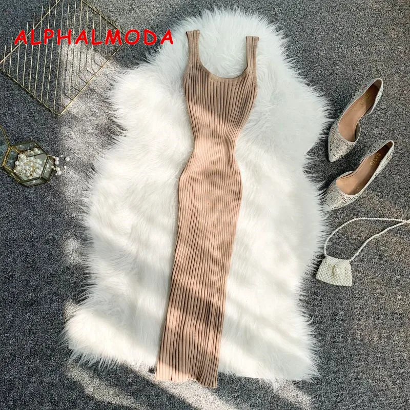 Женское трикотажное платье ALPHALMODA обтягивающее однотонное базовое короткое