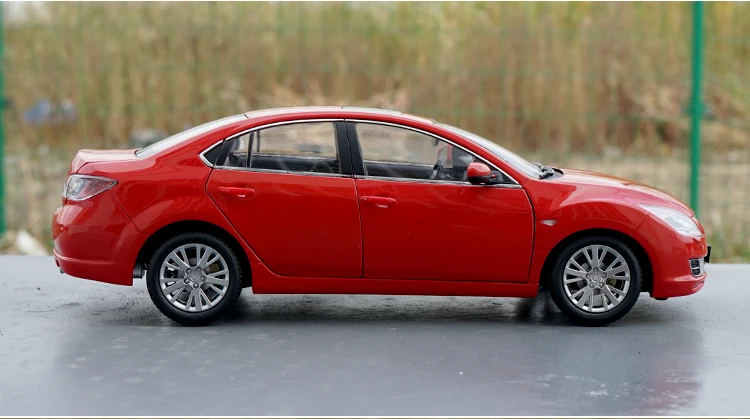 1:18 Mazda 6 красный седан литой автомобиль литой под давлением модель игрушки спортивный автомобиль версия коллекция для детей подарки оригинальная коробка