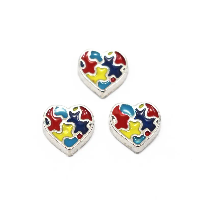10 шт./лот с Серебряной Эмалью красочные плавающие амулеты в форме сердца подходят