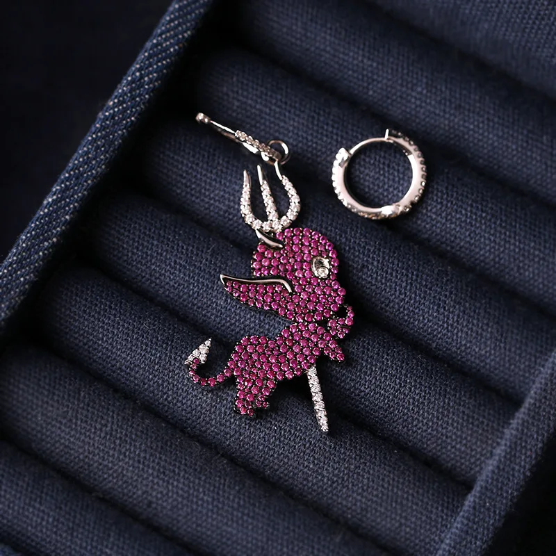 Серьги-подвески женские Асимметричные из серебра 925 пробы с красным Купидоном |