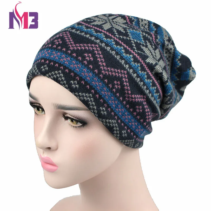 Осенне-зимняя женская шапка бини унисекс вязанная Полиэстеровая с черепами два