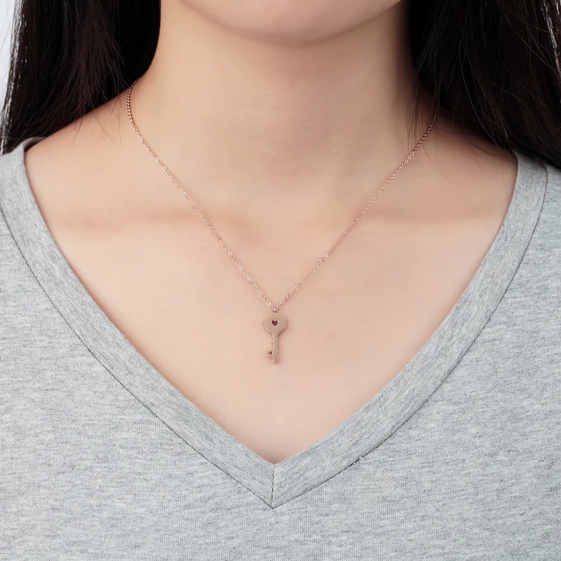 Женское ожерелье с подвеской в форме сердца цвет розовое золото