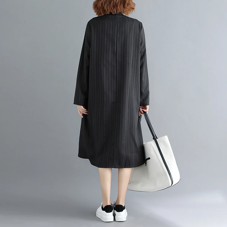Весенне осеннее женское платье рубашка плюс размер серый черный в полоску выше