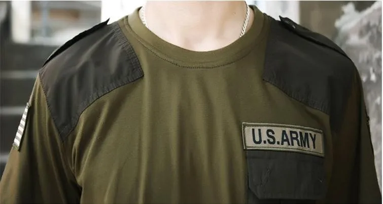 Мужская хлопковая камуфляжная футболка с круглым вырезом в помещении стиле