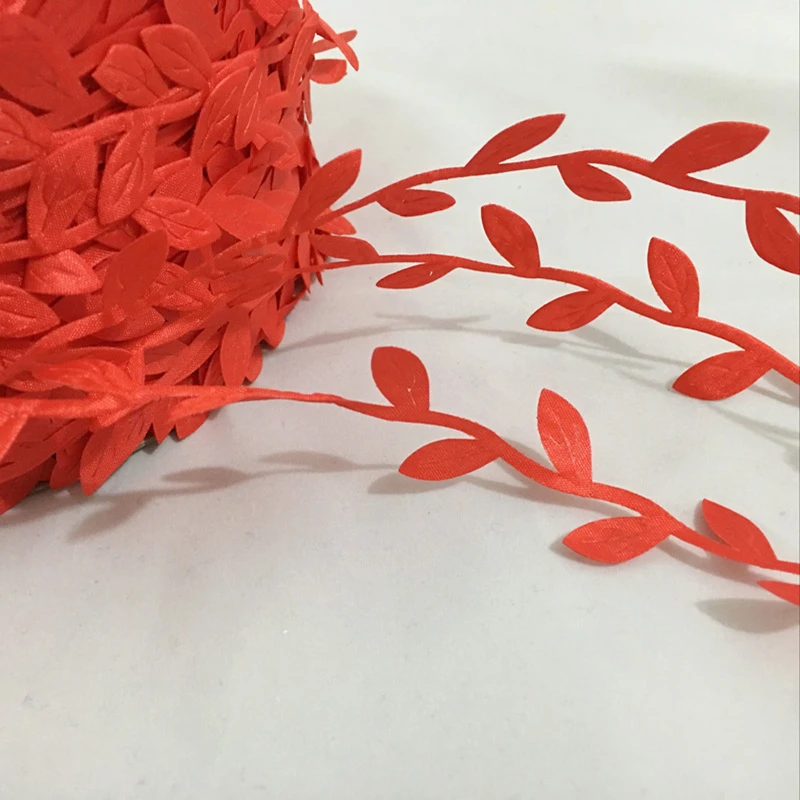 Лента с красными листьями 10 метров для украшения поделок (Н. Б. Это вырез из