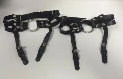 Модная пикантная обувь из натуральной кожи в форме сердца подвязка с шипами и