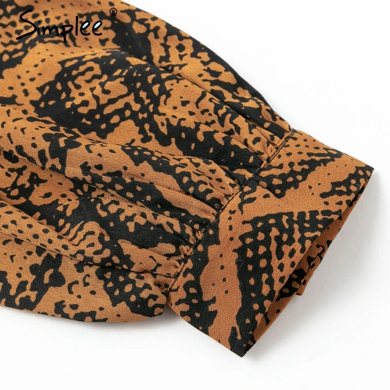 Весеннее женское короткое платье Simplee со змеиным принтом повседневное клубное