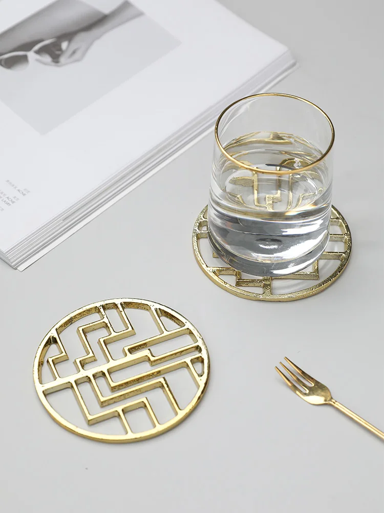 Creative Nordic Aluminum Gold Cup Pad Insulation Waterproof Tabletop Photography Gourmet Instrument coaster | Дом и сад