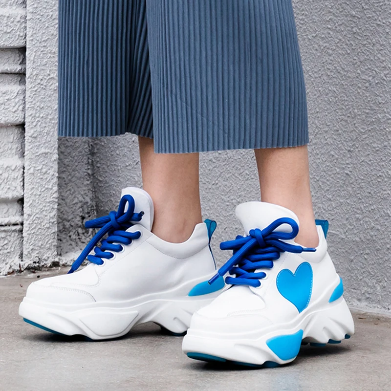 Женские кроссовки из натуральной коровьей кожи на шнуровке разноцветные