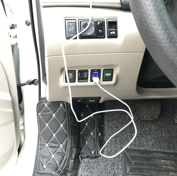 Автомобильное зарядное устройство классическое быстрое с двумя USB портами