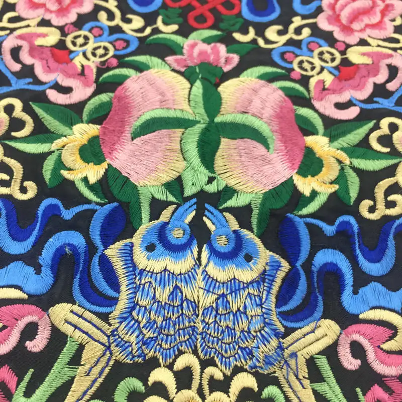 Нашивки круглой формы с вышитыми синими рыбками и цветами персика 26 см