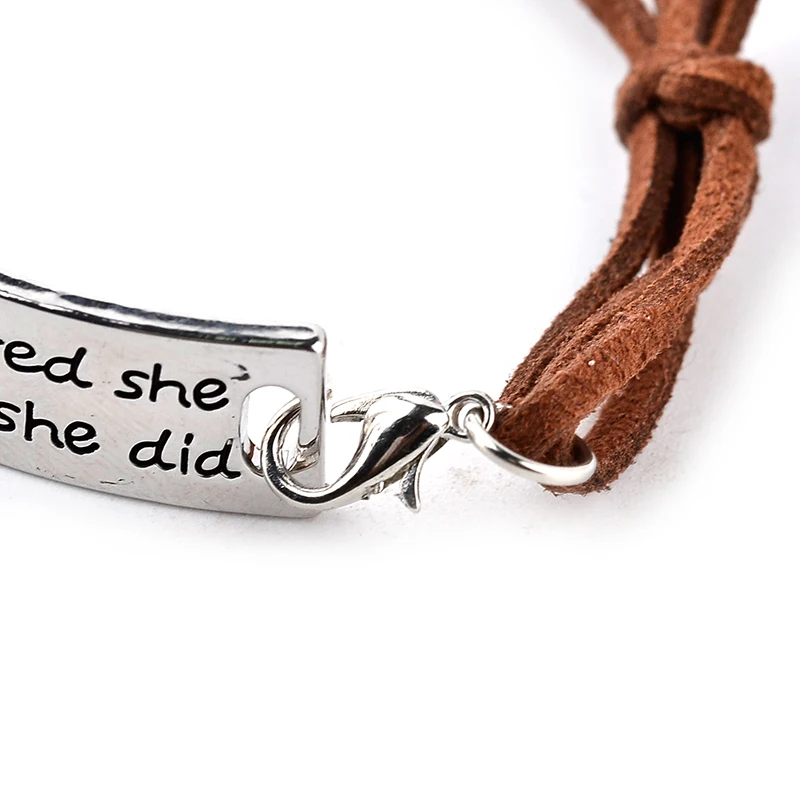 Она верила что сможет так себе подарит ей браслет для украшения выпускного