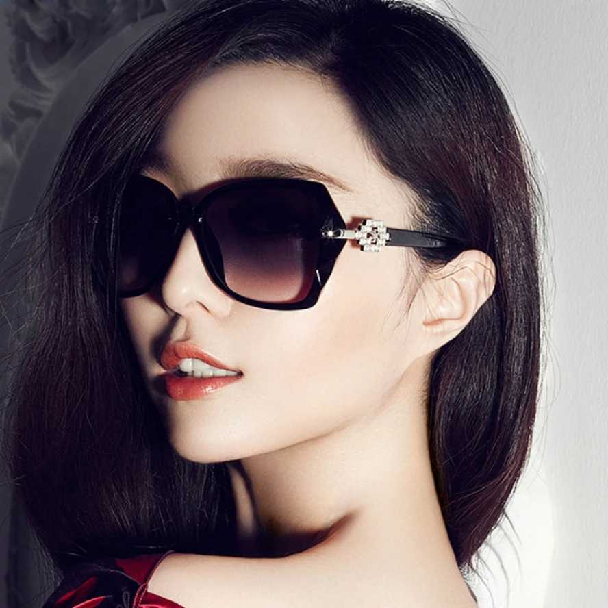 

New 2016 Female Audrey Fashion Retro Glasses Rivets Vintage Women Sunglasses Cateye Designer Eyeglasses Girl Oculos Feminino