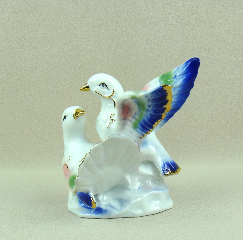 Романтическая фарфоровая фигурка влюбленных голубей позолоченная керамика пара