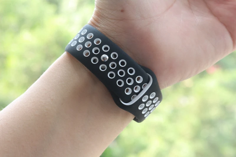 Black White URVOI ремешок для apple watch series 5 4 3 2 1 лёгкие дышащие силиконовые ремешок для iwatch sport band 38/40 42/44 мм - Цвет ремешка: Black White